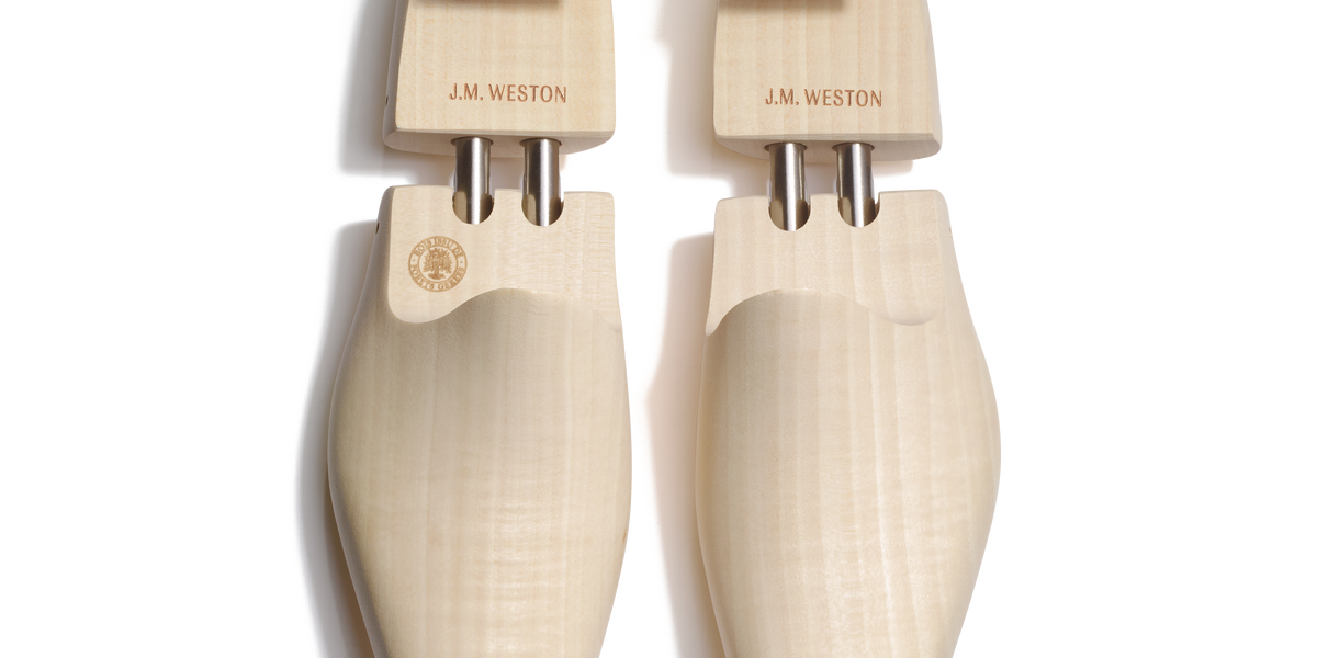 Graphic 7 Eyelets Oxford Lime Wood Shoe Tree | J.M. Weston