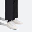 Basket On Time [cuir lisse blanc détails bleus et rouge]